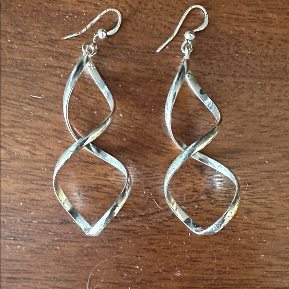 None Jewelry - Modern Elegant Silver Twisted Drop Earrings